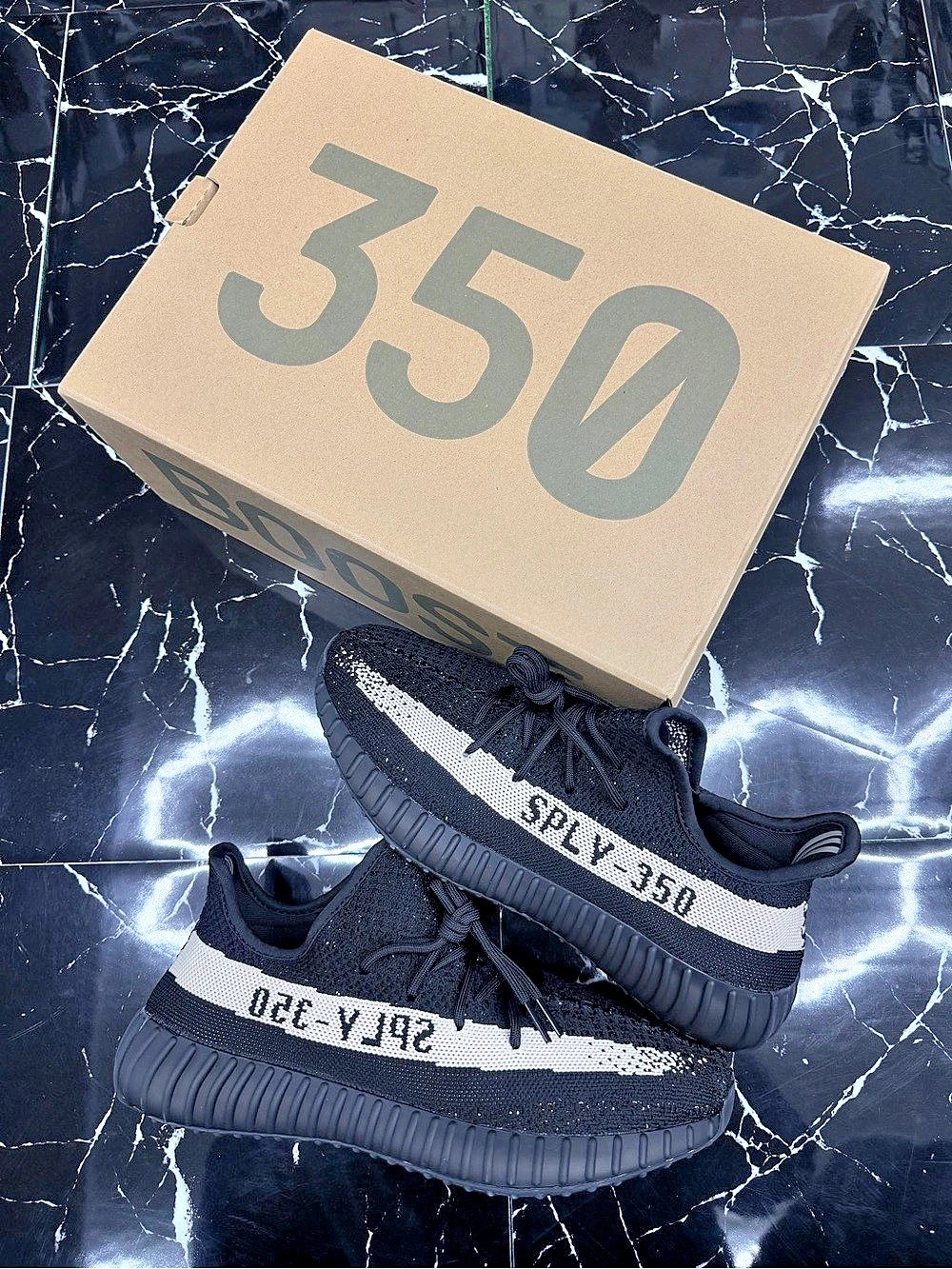 Yeezy Boost 350 V2 Oreo Black